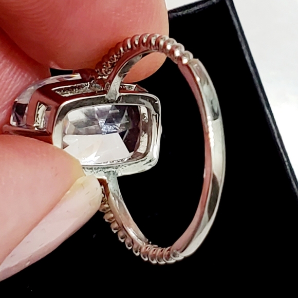 💕Charming Clear Stone Cocktail Ring💕 - Picture 5 of 6